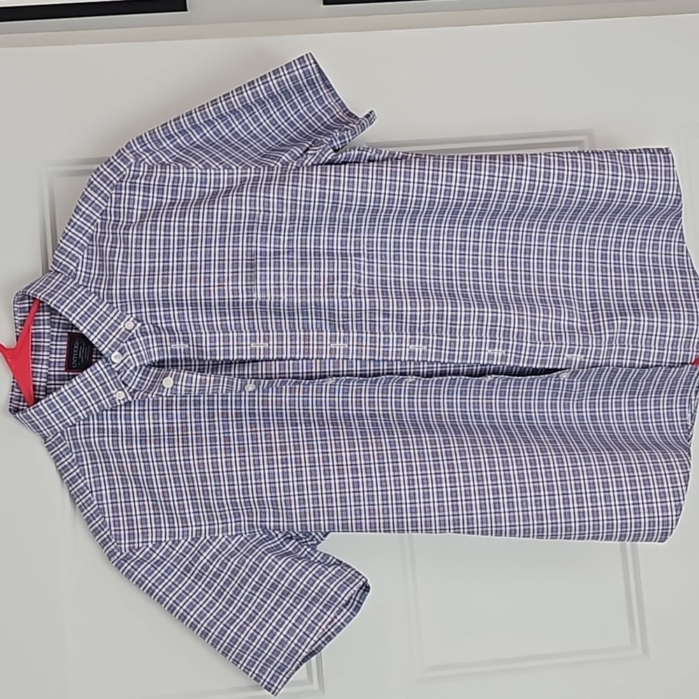 Untuckit men's button-down dress shirt